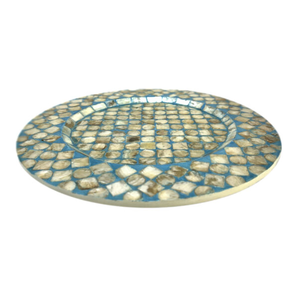 Lacquer plate inlaid with mussels decor
